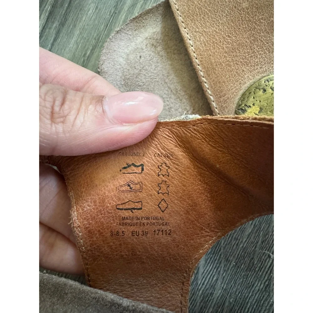 Taos Carousel 2 Wedge Sandal 8-8.5 39 Tan Leather Brass Medallion Excellent